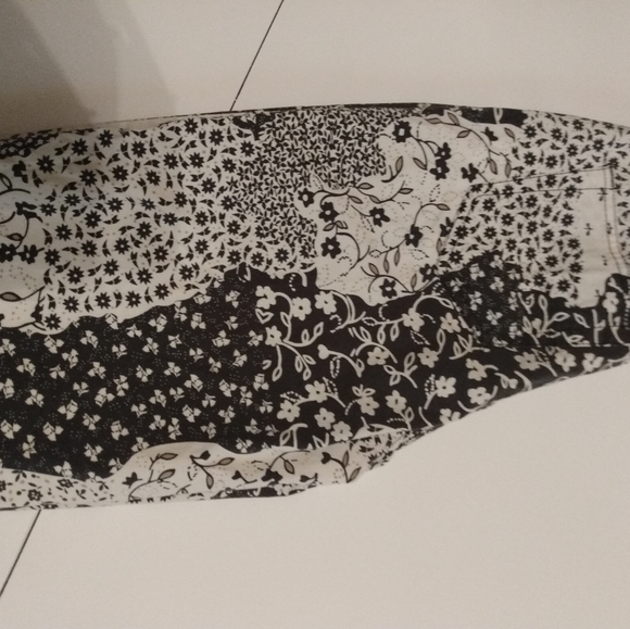 Vintage y2k cottage core capris - Picture 3 of 9